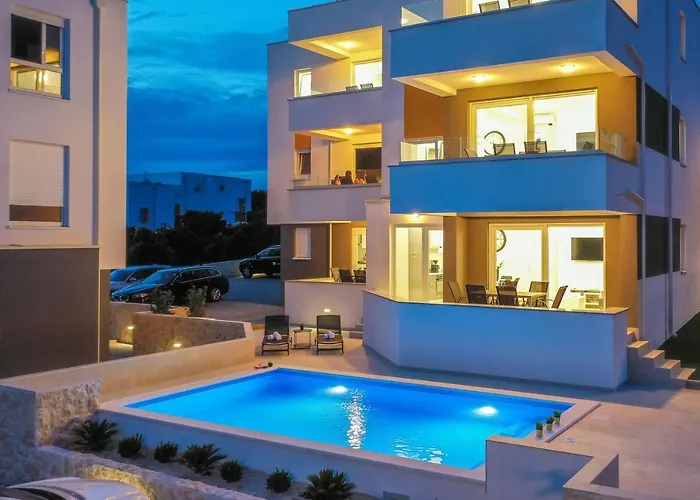 Pool Apartments Banta B